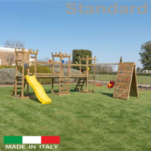 Struttura a n.3 torri Standard disposizione angolare con n.2 ponti di collegamento + n.1 scivolo + altalena con n.1 sedile libero + n.1 sedile a gabbia + sartia climbing
